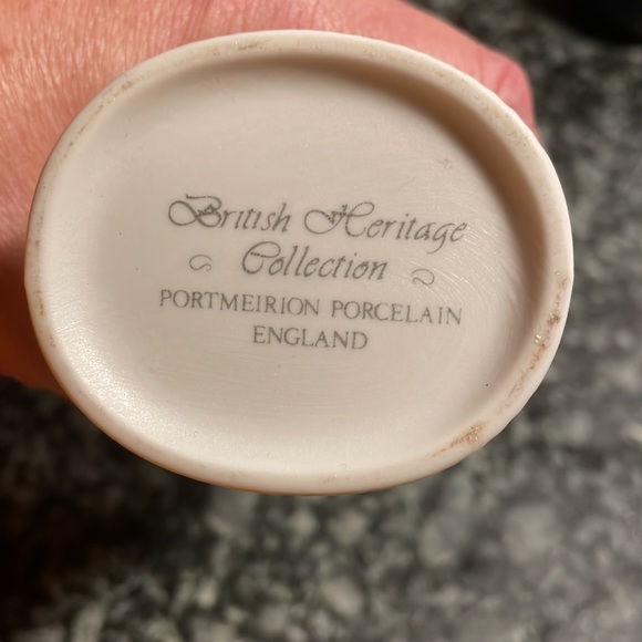 Vintage British Heritage Collection White
Porcelain Vase by Portmeirion England - Picture 3 of 4